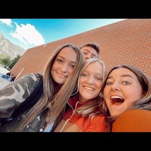 Meet your Posher, Halle